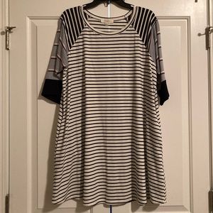 Umgee Dress with Stripes and Pockets. Size XL.